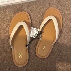 NWT✨Zara Beige Flip Flops